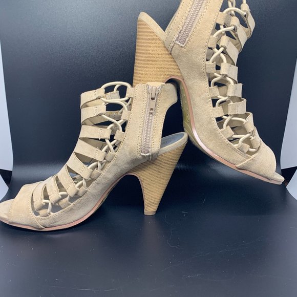 Hot Tomatoes Sandals in a Natural Tan color Size 9 - Picture 5 of 7